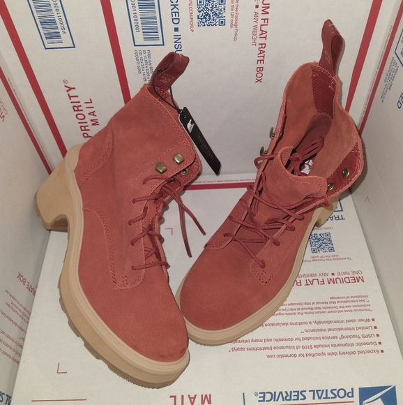 NEW SOREL Hi Line Heel Lace Up Boots - Picture 2 of 9